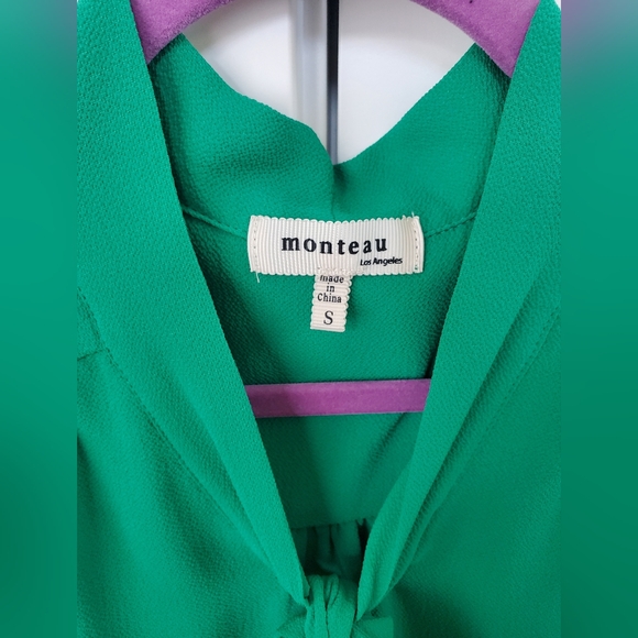NWOT- Monteau Gorgeous Kelly Green- cold shoulder top sz.SMALL - Picture 3 of 7